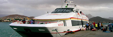 Santo Anto: le catamaran rapide Auto Jet